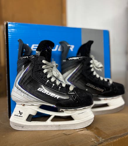 Bauer Vapor Flylite Hockey Skates - Junior Size 2 (Excellent Condition)