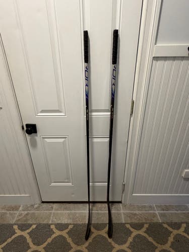 2 Junior Bauer Vapor Flylite Left Hand Hockey Sticks P92 50 Flex (Used)