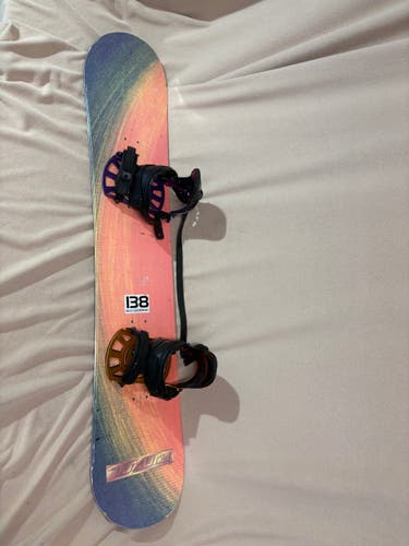 Luxury Snowboard With Medium Bindings 138 cm (Used)