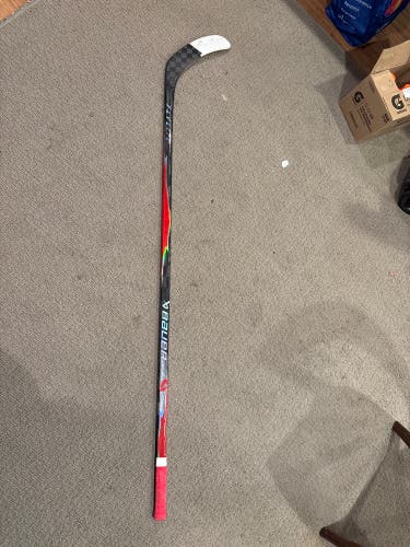 *LIKE NEW* Red Senior Bauer Flylite Hockey Stick - P92 | 65 Senior Flex | Left-handed