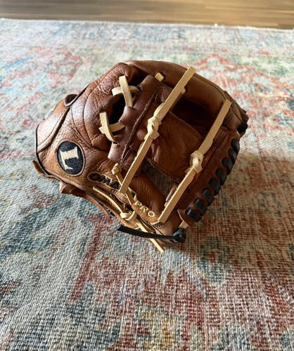 Louisville Slugger TPX RH Infield Baseball Glove 11" (Used)
