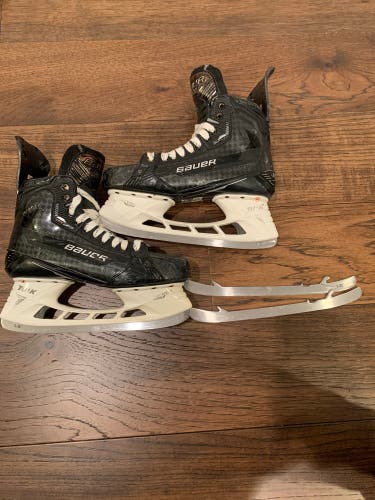 2022 Bauer Supreme Mach Hockey Skates Regular Width 10.5 (Used)