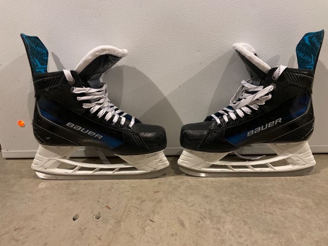 Black 2023 Bauer Vapor X Hockey Skates 8 (Used)