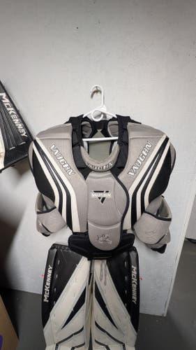 Medium 2019 Vaughn Ventus SLR Goalie Chest Protector (Used)