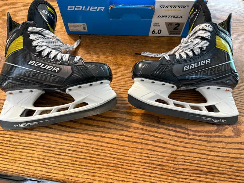 Black/Yellow Bauer Supreme Matrix Hockey Skates Regular Width Size 6 (Used)