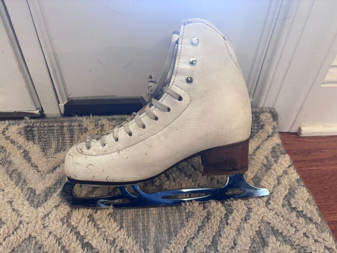 Risport Figure Skates Adult 4.5 (Used)