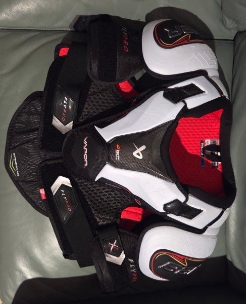 Men's Large Senior Bauer Vapor Flypro Shoulder Pads (Used)