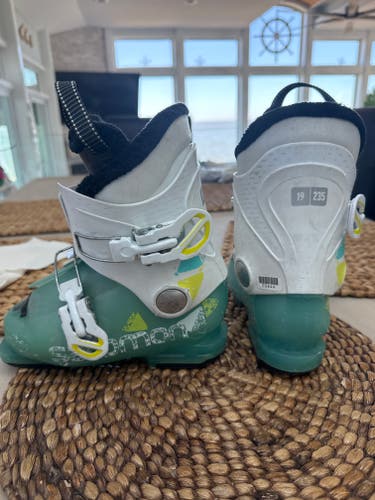 Unisex 13K (Little Kids) Youth Salomon Boots (Used)