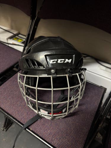 USED CCM FitLite 40 Senior Helmet Medium