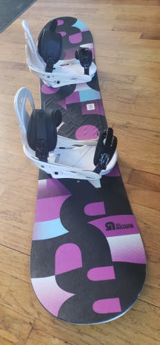 140cm JR. BURTON SNOWBOARD GIRLS Progression w/YOUTH 4-6 BURTON SCRIBE Bindings *USED*