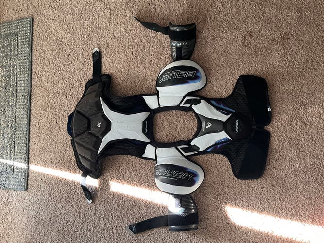 Men's Medium Intermediate Bauer Vapor Flylite Shoulder Pads (Used)