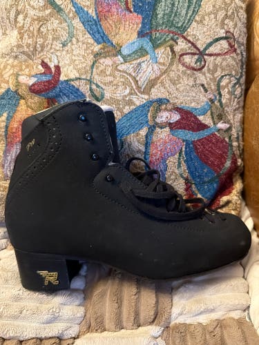 Risport Figure Skates B Junior 9 (Used)