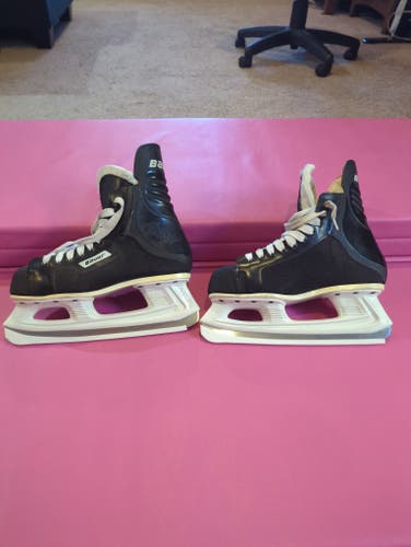 Black Bauer Charger Hockey Skates Regular Width 7 (Used)