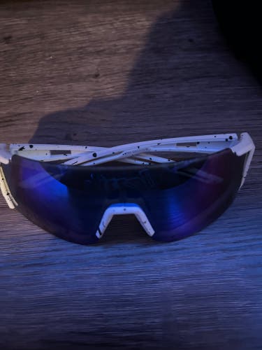 Unisex One Size Fits All Sunglasses (Used)