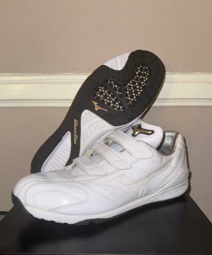 Mizuno Japan Turfs Men's Size 10