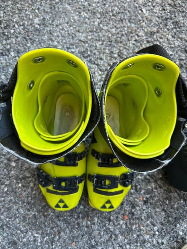 Mondo 24 & 24.5 Fischer Racing RC4 Podium Ski Boots Soft Flex (Used)