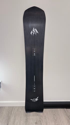 (Like New) Jones Freecarver 9000S All Mountain Carving Directional Snowboard 164 cm