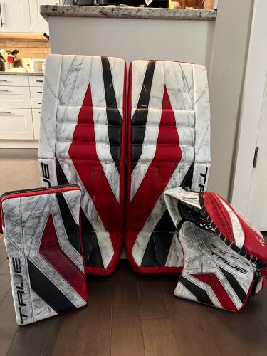 32" 2025 True Catalyst Px5 Regular Goalie Full Set (Used)