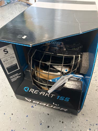 Small Bauer Re-Akt 155 Helmet (New)