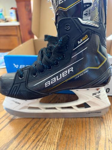Black/Yellow 2024 Bauer Supreme M40 Hockey Skates 6.5 (Used)