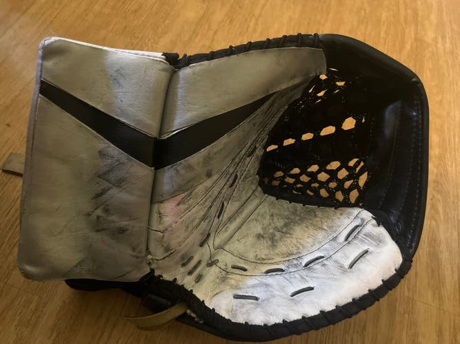 Used Vaughn Pro Carbon SLR2 Glove