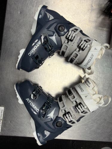 Mondo 25 & 25.5 Women's Atomic Hawx Ultra Ski Boots Medium Flex (Used)