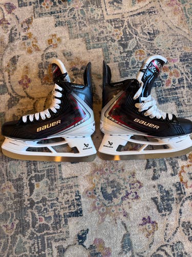 Black 2026 Bauer Vapor Fly40 Hockey Skates Regular Width 8 (New)