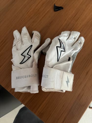 Medium long cuff Creator Series Batting Gloves (Used)