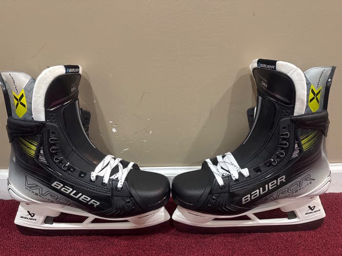 Bauer Vapor Hyperlite 2 Hockey Skates Pro Stock 9.5 (New) Item#MNHYC