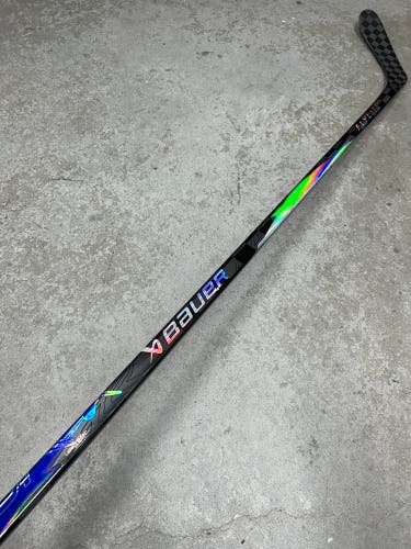 77 Flex P28 Senior Bauer Flylite Left Hand Hockey Stick (New) Pro Stock