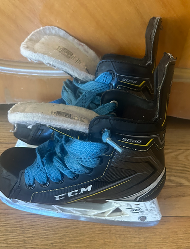 Black CCM Tacks 9060 Hockey Skates Regular Width Size 1 (Used)