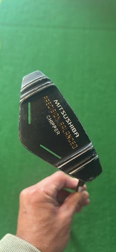 Japanese Mitsushiba Right Handed Golf Chipper (Used)