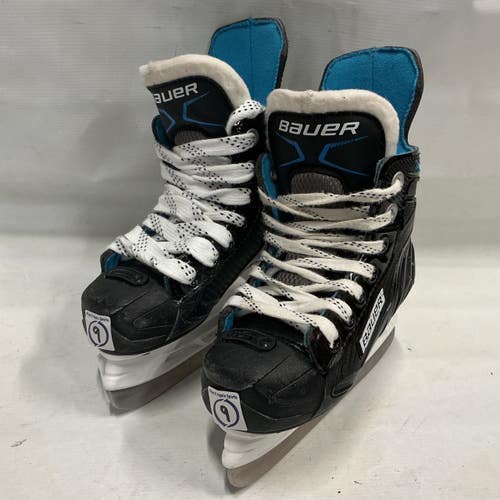 Used Bauer XLP Youth Hockey Skate Black And Carolina Blue Youth 09.0 11876-S000012098