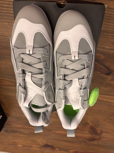 Gray Men's Size M 9.5 (W 10.5) Adult Under Armour Low Top Metal (New)