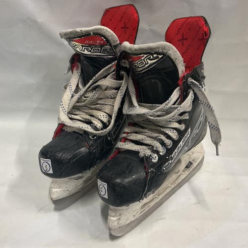 Used Bauer VAPOR X3.7 Junior Hockey Skate White/Black/Red Junior 05 11876-S000010913