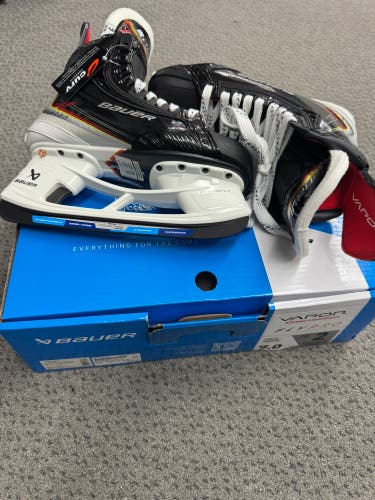 Bauer Vapor Flypro Hockey Skates 7 (New) Fit 2