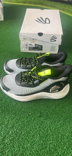White Unisex 5.5Y (Big Kids / Youth) Youth Under Armour GS Curry 3Z7 Basketball Shoes (New)