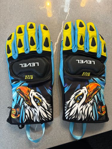 (NEW) Level Gloves. Size large. (Speed glove)