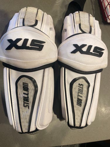 Medium Adult STX Stallion 500 Arm Pads (Used)