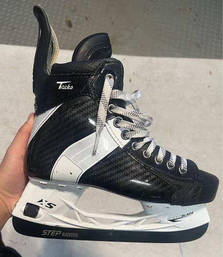 Black/White 2024 CCM Tacks XF Hockey Skates 6 (Used)