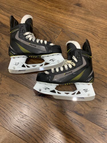 CCM Tacks Hockey Skates Regular Width Size 4.5 (New)