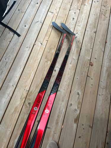 NEW Intermediate Red Bauer Pulse 2 Left Hand Hockey Stick P28 65 Flex (New)