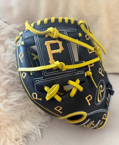 2025 Infield RH Rawlings Heart of the Hide Baseball Glove 11.75" (New) (Pittsburgh Pirates design)