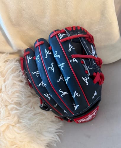2025 Infield RH Rawlings Heart of the Hide Baseball Glove 11.75" (New) (Atlanta Braves design)