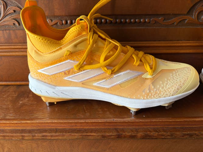 Yellow Men's Size M 9.5 (W 10.5) Adult Adidas Low Top Molded Cleats (Used)