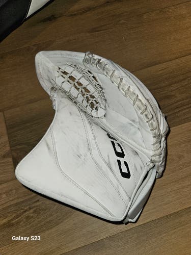 CCM EFlex 6.9 Regular Glove (Used)