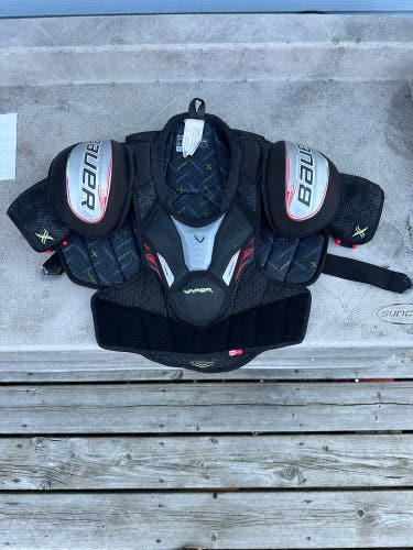 Medium Intermediate Bauer Fly 40 Shoulder Pads (Used)