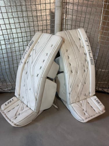 34" True L20.2 Pro Goalie Leg Pads Pro Stock (Used)