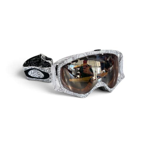 Used Oakley Snow Goggles Adult White Graphic Strap Mirrored Lens 11735-S000371546
