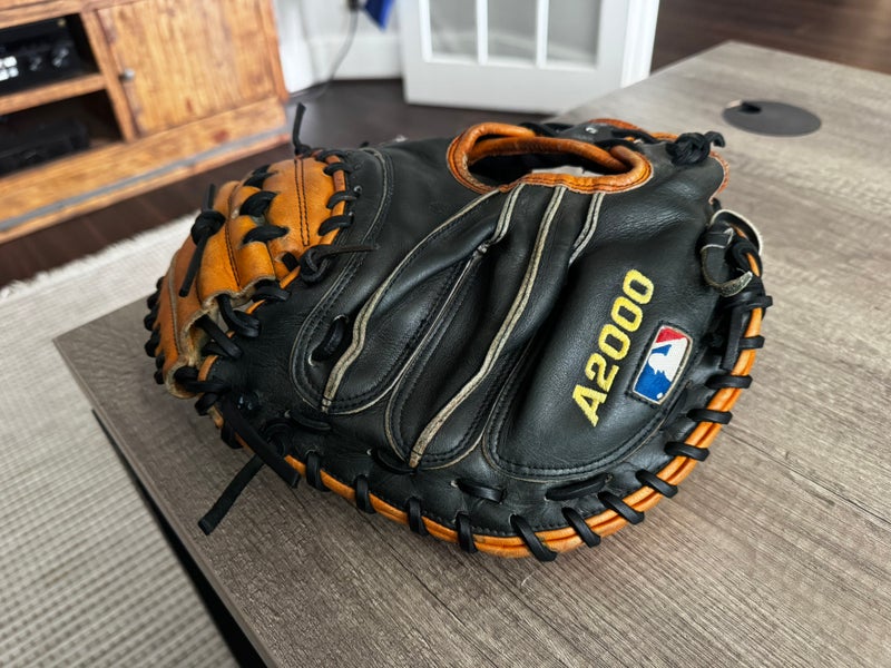 Wilson A2000 A2403 RH Catcher's Baseball Glove 32.5" (Used)